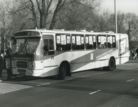 405057 Afbeelding van de autobus van de Socialistische Partij tijdens de demonstratie van studenten tegen bezuinigingen ...